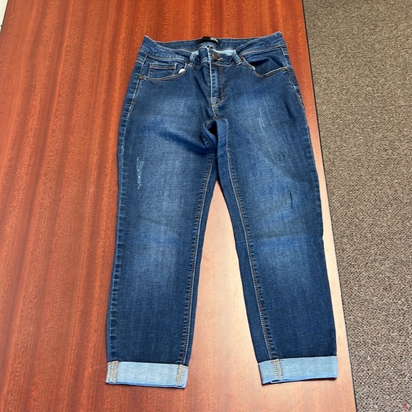 1822 Capris - Picture 4 of 6